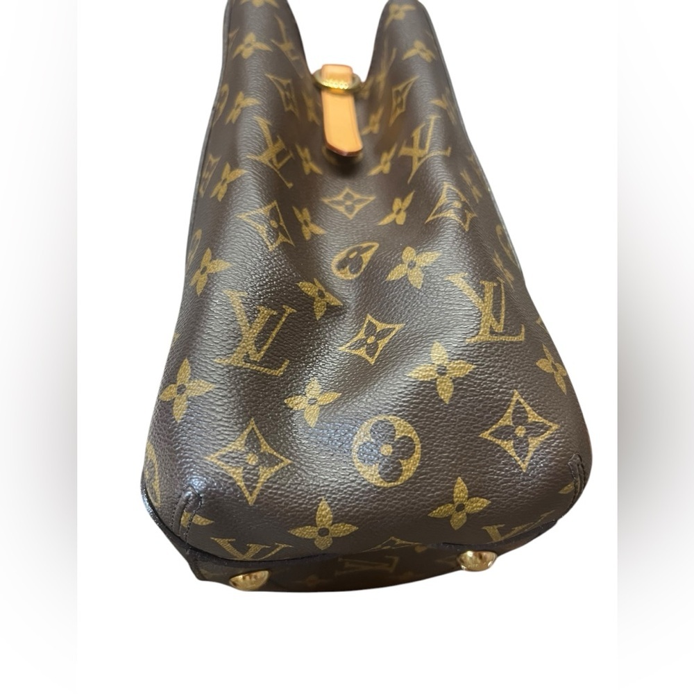 Louis Vuitton 
MONTAIGNE LEATHER HANDBAG in Excellent Condition - Picture 11 of 15